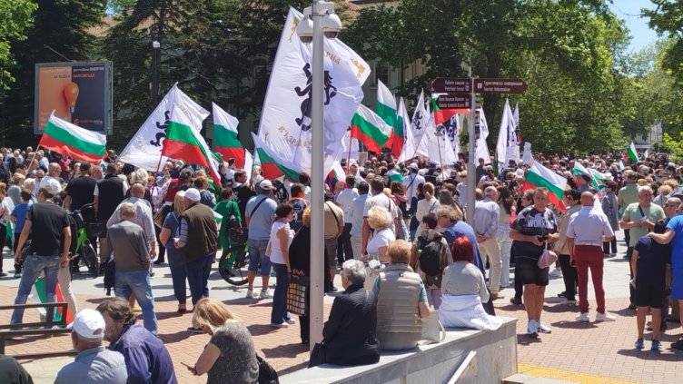 Протест срещу еврото във Варна (СНИМКИ)