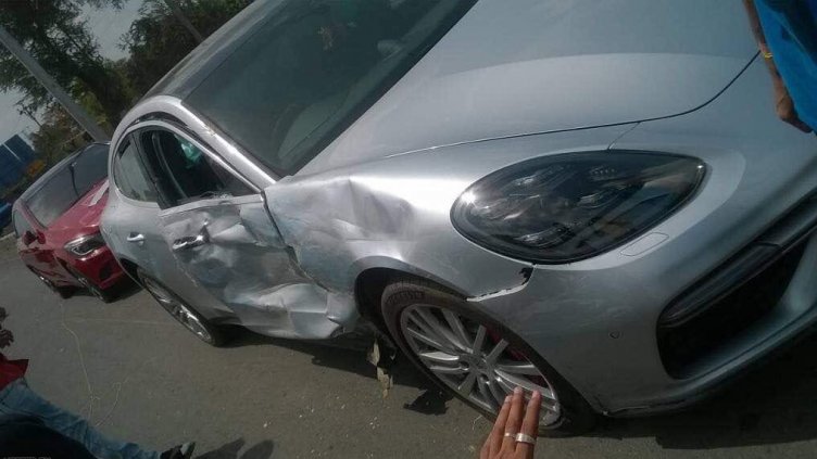 Младеж с БМВ намля 3 паркирани коли, сред тях и "Порше"