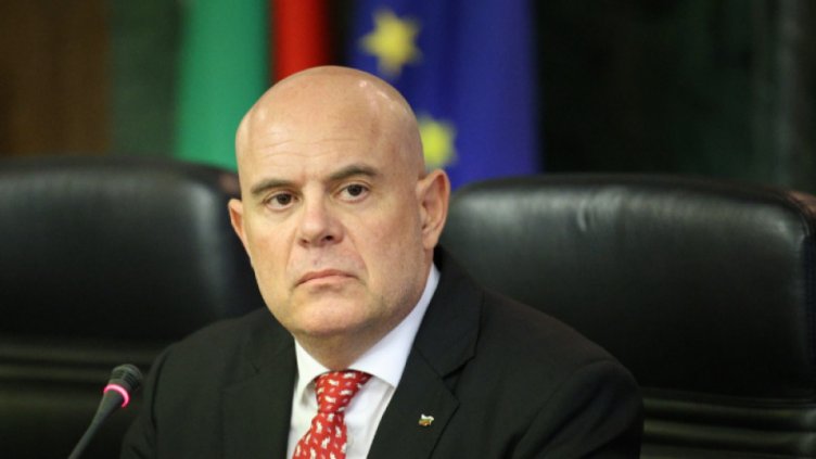 Прокурорската колегия на ВСС освободи заместниците на Гешев