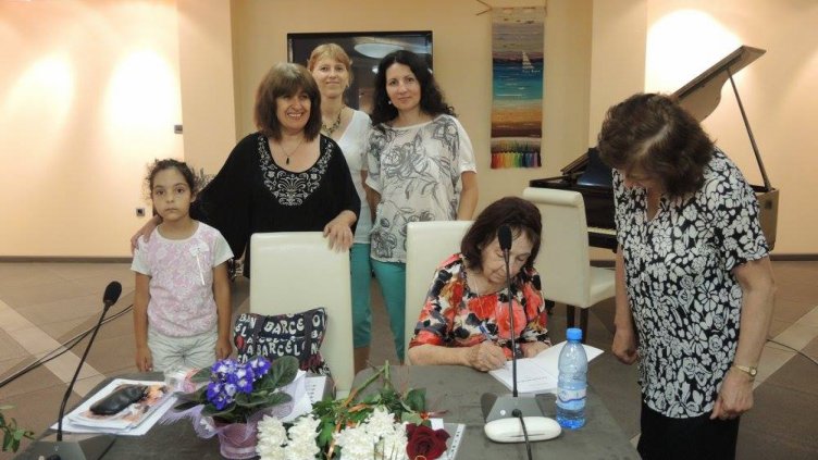 Пенка Владимирова представи „Гълъби кръжат”