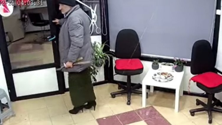 Пуснаха крадеца по токчета, след като преспа в ареста