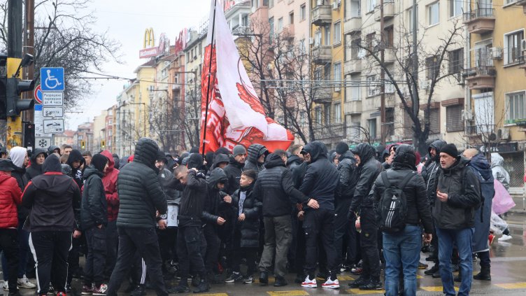 Футболни фенове обещаха да няма агресия по стадионите за четири дни