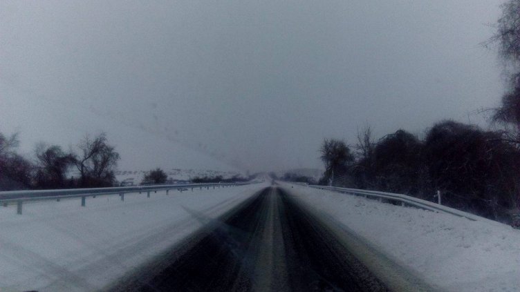 Ограничено е движението на товарни МПС по АМ &quot;Хемус&quot; (СНИМКИ)