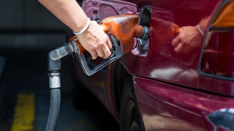 Държавата окончателно влиза на пазара на горива