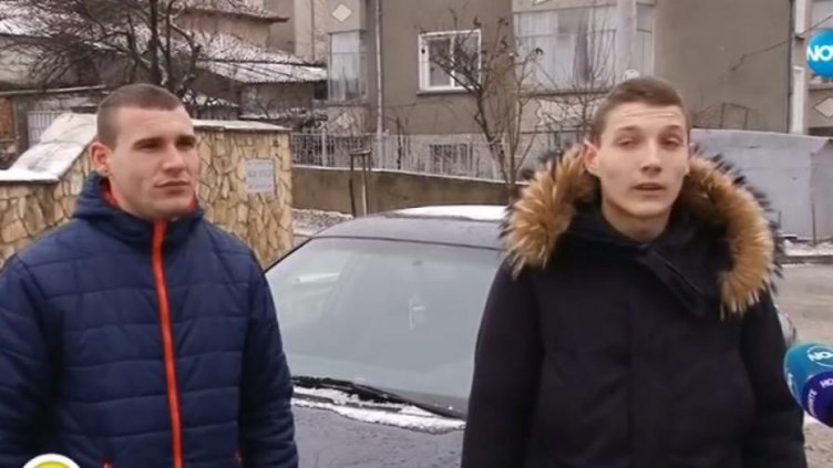 Младежи спасиха възрастна жена от премръзване