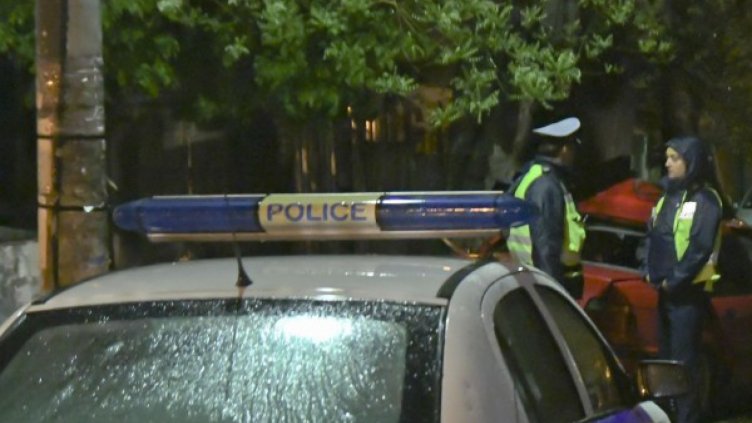 След полицейска проверка: Младежи нападнаха униформени