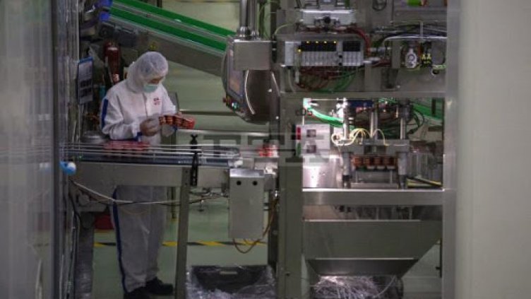 Китайците предпазливо се връщат на работа