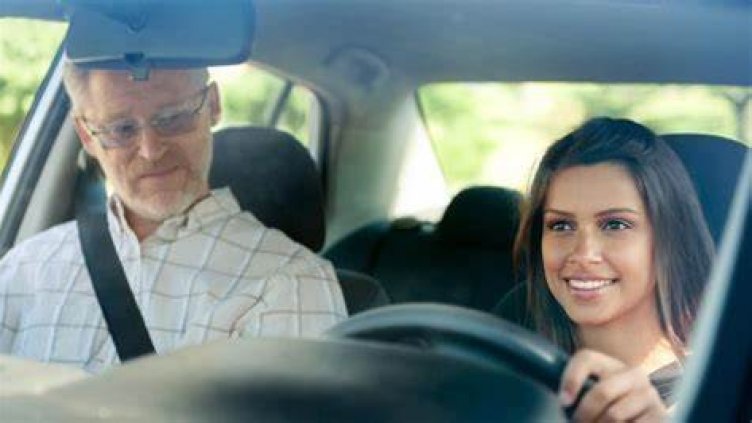 Предложенията на ЕК: 17-годишните да шофират с придружител