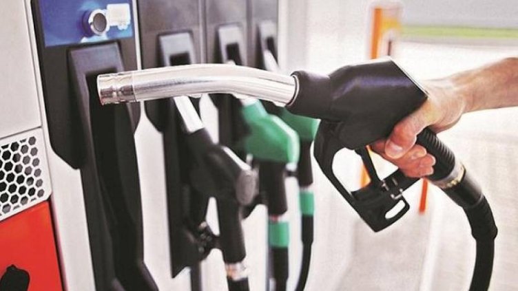 Път ли? Бензинът "хукна" предпразнично. Ще стане ли литърът 4 лв.?