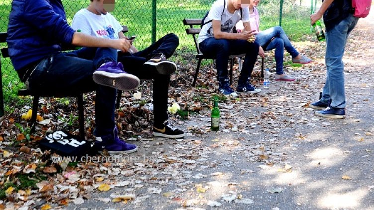 1024 деца напуснаха училище във Варненско