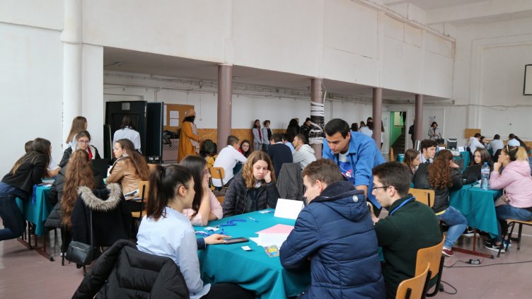 Ученици от Варна представиха мерки за справяне с младежката безработица