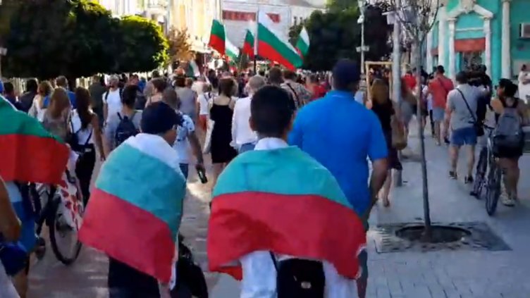 Втора поредна вечер на протести в страната (СНИМКИ)