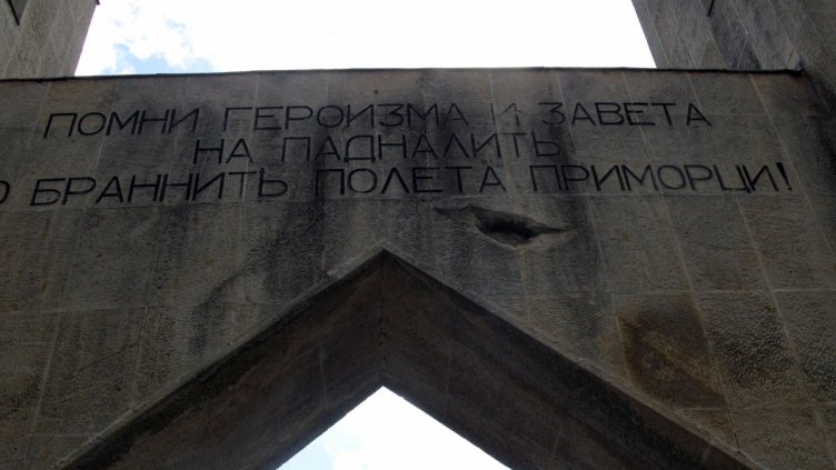 Ремонтират три войнишки паметника