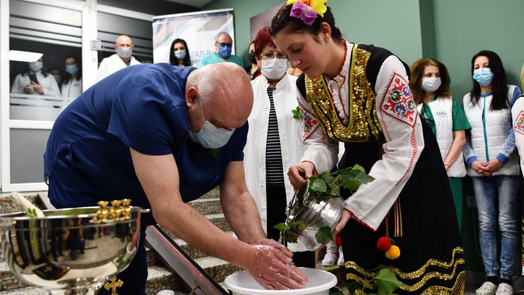 Бабинден е!