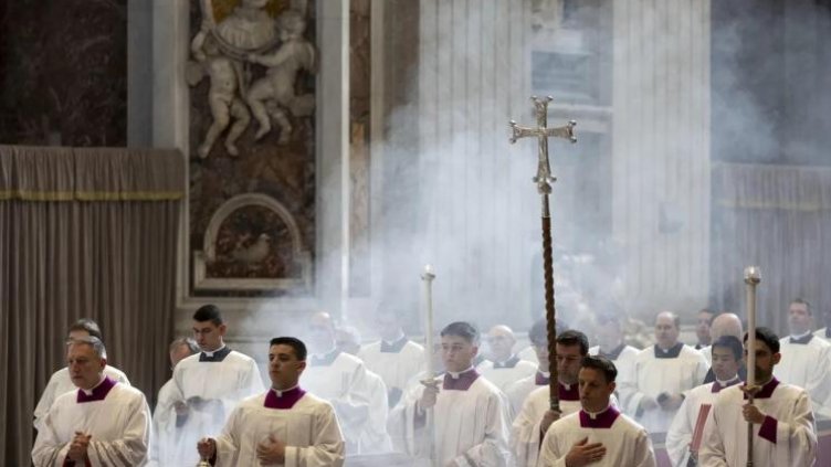 "Предконклав": Кардиналите се събират, обсъждат избора на нов папа