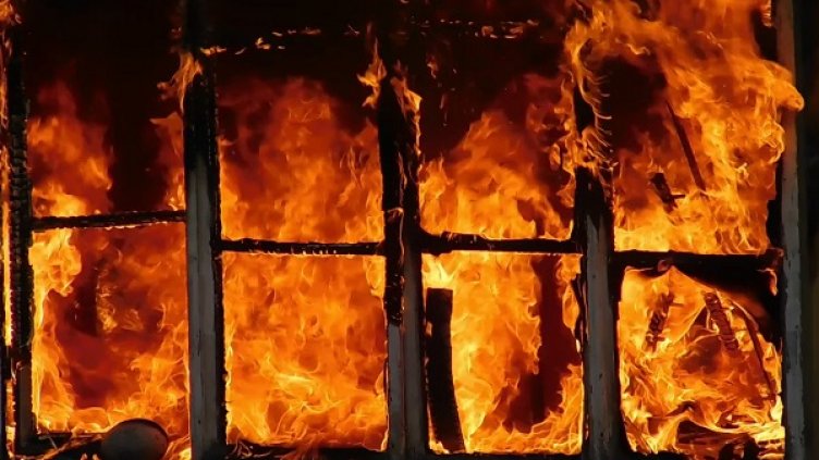 Загиналият при пожар във Варна - на 69 г.