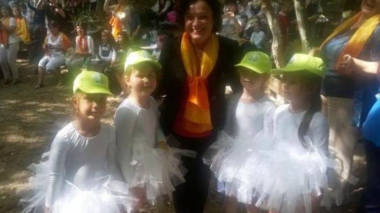 Ивелина Василева награди участници в екофестивал