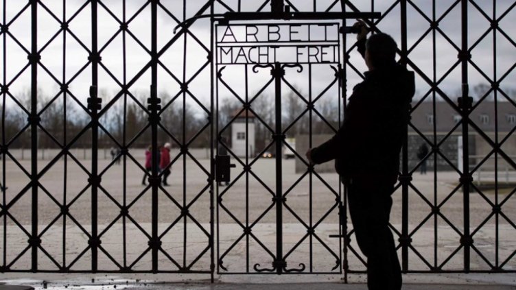 Върнаха в Дахау портата с надписа „Трудът те прави свободен“