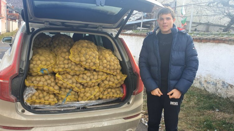 Фирми изкупуват картофи и ги даряват на социално слаби