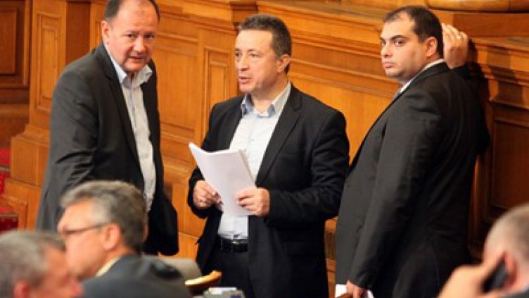 БСП пита бивши депутати за бъдещето на партията