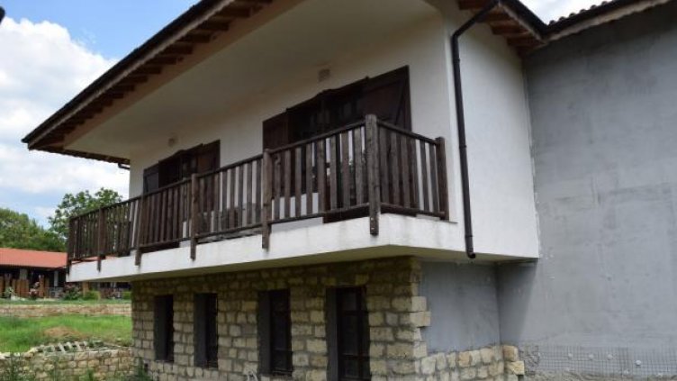 Към село, пълен напред! Сделките с къщи с ръст. Около кои градове се търсят?