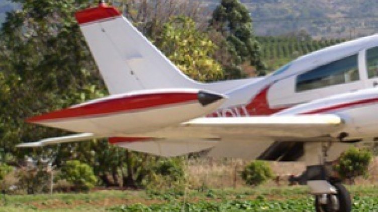 Малък самолет падна край Долна Баня, двама загинаха