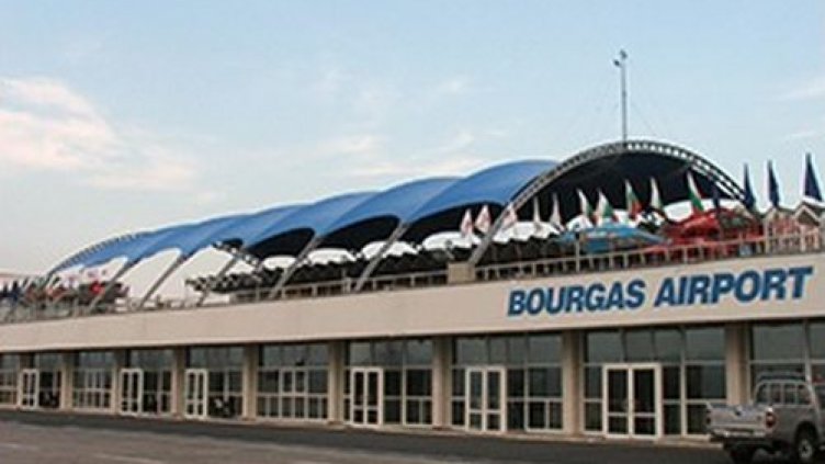 Самолет с починала туркиня на борда кацна аварийно в Бургас