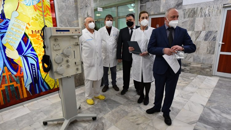 Дариха апарат за извличане на кръвна плазма на УМБАЛ „Света Марина" във Варна