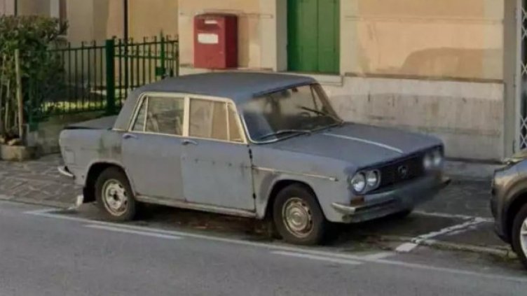 Тя стои паркирана на улицата... 47 години. Ни мърда, ни ще я махнат