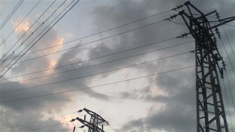 Жена загина след токов удар – спъна се в провиснал кабел