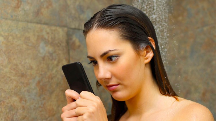 Зависимостта към смартфона засяга еднакво тийнейджърите и техните родители