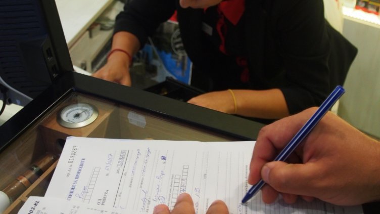 Хайка на данъчните: Запечатаха няколко търговски обекта в Бургас