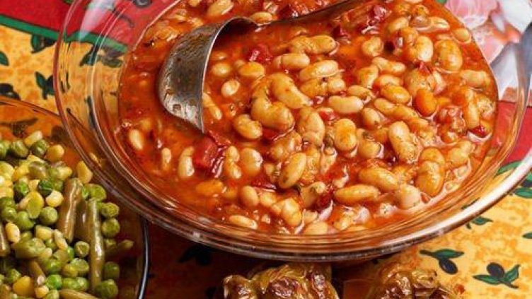 Бобът по-скъп от кренвиршите и някой меса