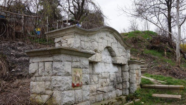 Нитрати текат от чешмите „Побити камъни“ и „Горен близнак“