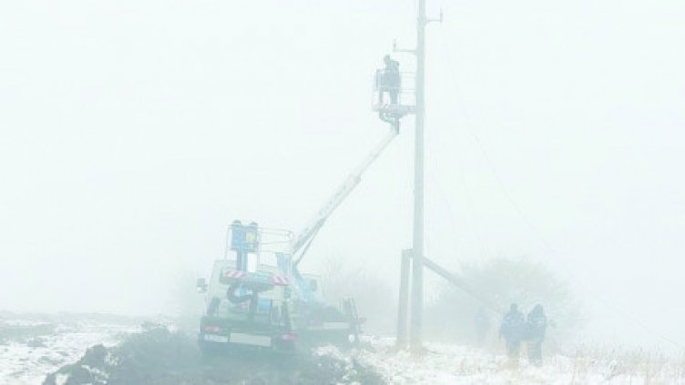 Затворени пътища затрудняват отстраняването на авариите в Североизточна България