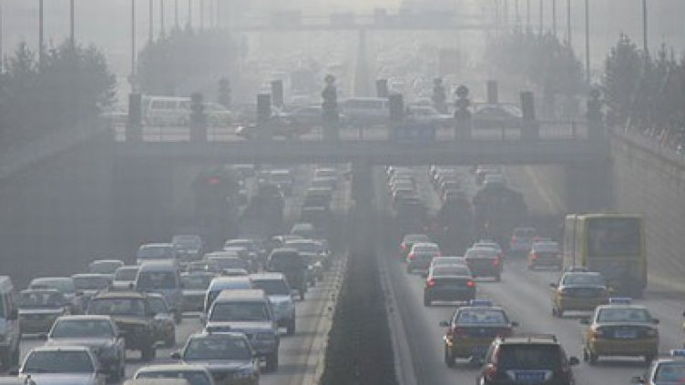 Въздухът в София отново е с опасни нива на замърсяване