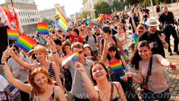 Свещеници против гей парада в София