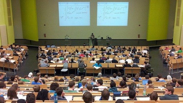 Българите в чужбина ще кандидатстват онлайн в университетите у нас