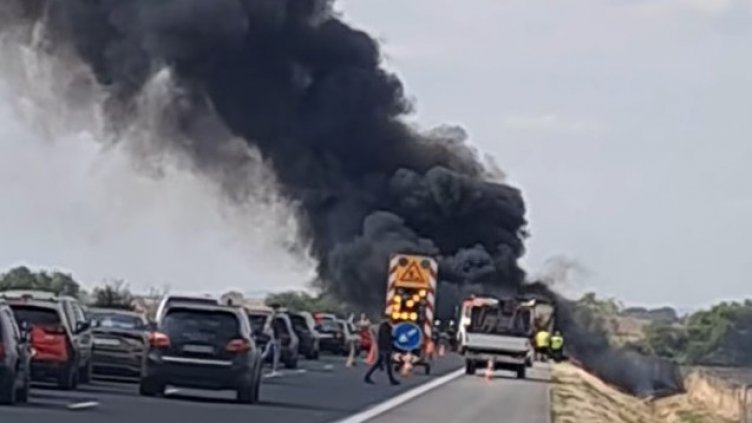 Горящ тир предизвика километрично задръстване на „Тракия“