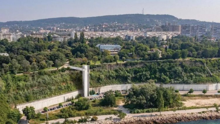 Варненци очакват с нетърпение панорамния асансьор в Морската градина