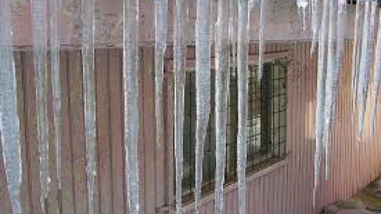 Какви са глобите, ако не премахнем опасните ледените висулки?