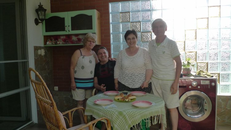 СЛЕД БЛИЗО 20 ГОДИНИ СЕМЕЙСТВАТА на кап. Васко Николов и на Океан Тодоров можаха отново да се съберат във Велинград.