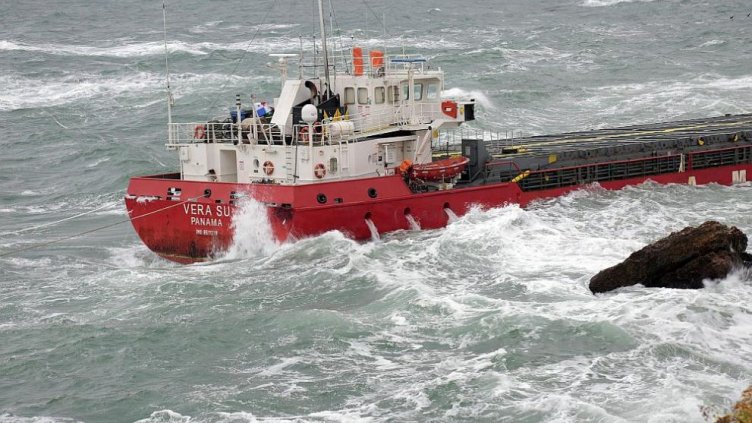 Капитанът на "Vera Su" се споразумя за условна присъда