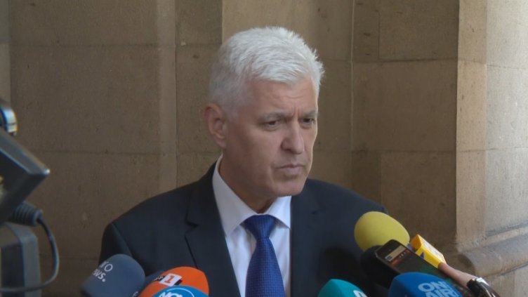 Министърът на отбраната успокоява: Преки заплахи за България няма