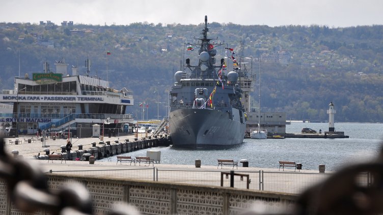 Турски кораби акостираха на Морска гара (+СНИМКИ)