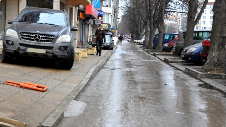 Така си паркираме „по варненски“ (СНИМКИ)