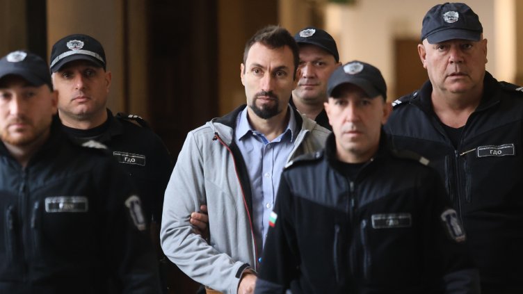 Потвърдиха доживотните присъди на баща и син за зверско убийство