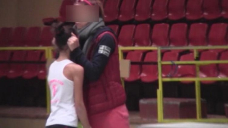 Прокуратурата в Бургас разследва случая с грубата треньорка