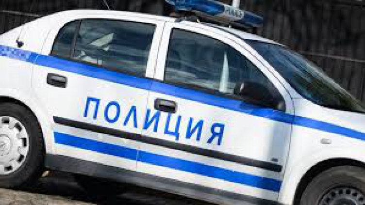 Закопчаха столични полицаи, пласирали дрога  