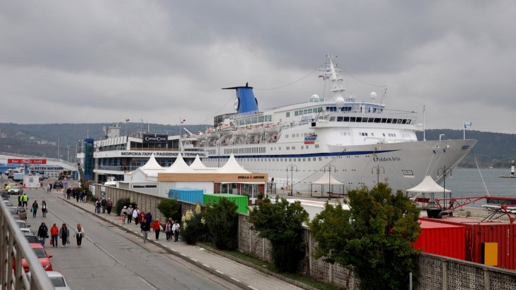 Варна посрещна голям круизен кораб (СНИМКИ)
